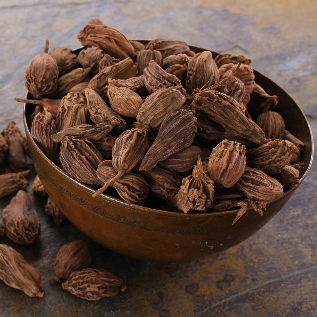 🌑 Why Black Cardamom Is the Unsung Hero of Indian Kitchens